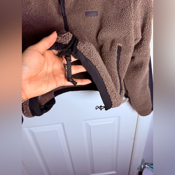 SOLDOUT SKIMS Chocolate and Black Fleece Jacket - Picture 5 of 8
